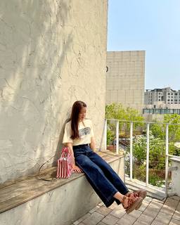 Lee Si-young feet photo 2