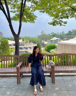 Lee Si-young feet photo 2