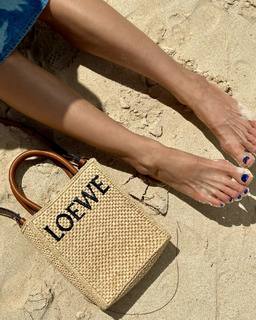 Lee Si-young feet photo 13