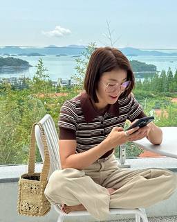 Lee Si-young feet photo 9