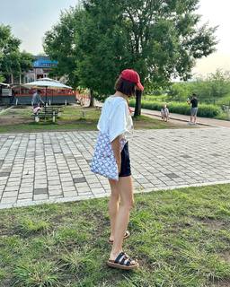 Lee Si-young feet photo 4