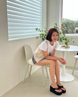 Lee Si-young feet photo 2