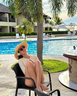 Lee Si-young feet photo 2