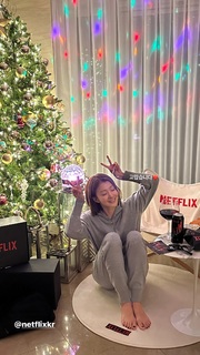 Lee Si-young feet photo 15
