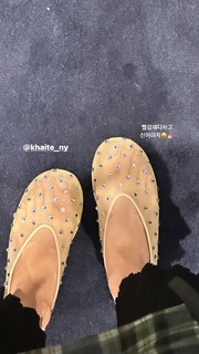 Lee Si-young feet photo 2