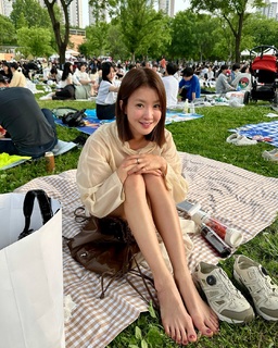 Lee Si-young feet photo 20
