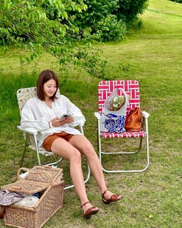 Lee Si-young feet photo 12