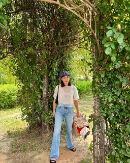 Lee Si-young feet photo 9