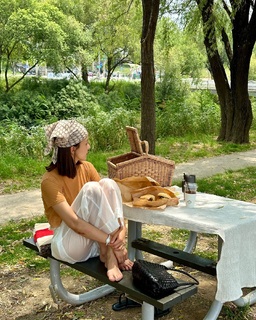 Lee Si-young feet photo 2