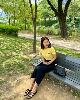 Lee Si-young feet photo 14