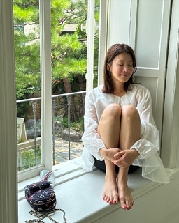 Lee Si-young feet photo 10