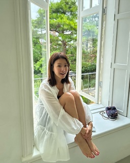 Lee Si-young feet photo 9