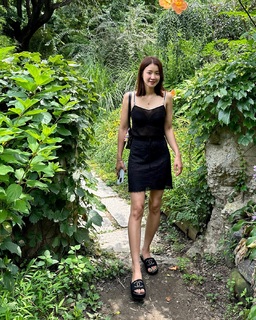 Lee Si-young feet photo 19