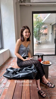 Lee Si-young feet photo 15