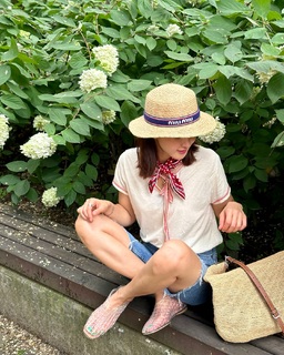 Lee Si-young feet photo 8