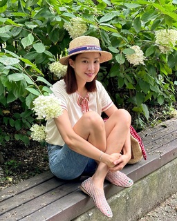 Lee Si-young feet photo 6