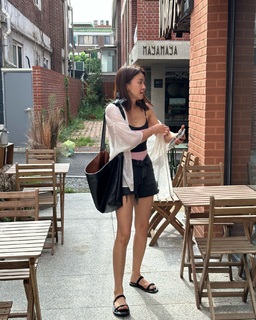 Lee Si-young feet photo 19