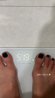 Lee Si-young feet photo 17
