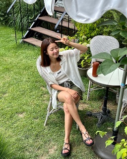Lee Si-young feet photo 15
