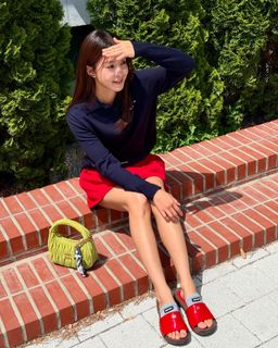 Lee Si-young feet photo 12