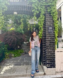Lee Si-young feet photo 2
