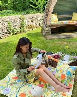Lee Si-young feet photo 14