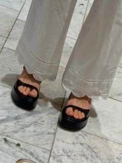 Lee Si-young feet photo 10