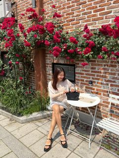Lee Si-young feet photo 9