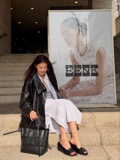 Lee Si-young feet photo 8