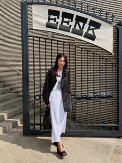 Lee Si-young feet photo 6