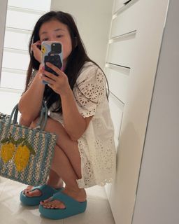 Lee Si-young feet photo 5