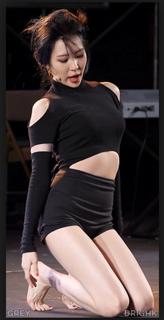 Lee Sun-Mi feet photo 1