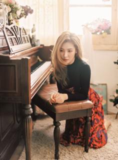 Lee Sun-Mi feet photo 1