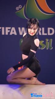 Lee Sun-Mi feet photo 3