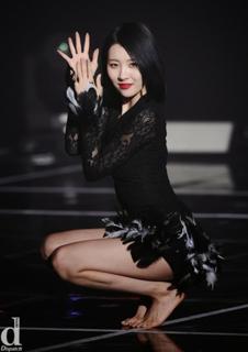 Lee Sun-Mi feet photo 14