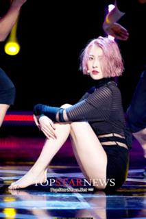 Lee Sun-Mi feet photo 9