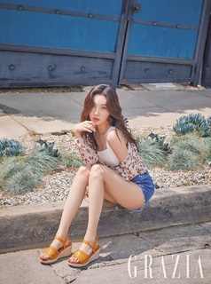 Lee Sun-Mi feet photo 10