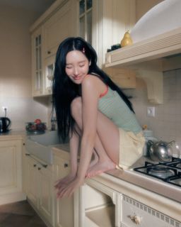 Lee Sun-Mi feet photo 8