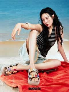 Lee Sun-Mi feet photo 6