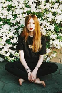 Lee Sung-kyung feet photo 7