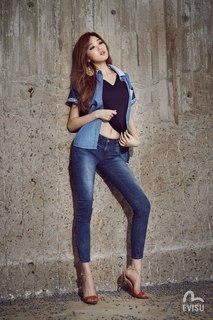 Lee Sung-kyung feet photo 3