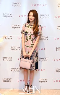 Lee Sung-kyung feet photo 20
