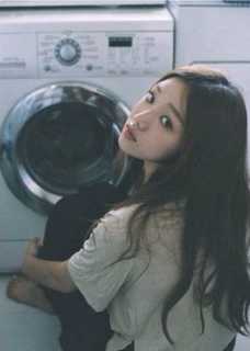 Lee Sung-kyung feet photo 14