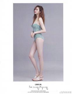Lee Sung-kyung feet photo 13
