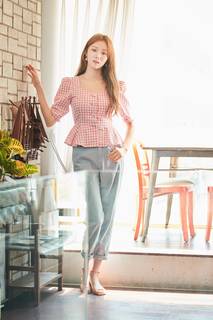 Lee Sung-kyung feet photo 11