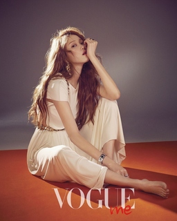 Lee Sung-kyung feet photo 4