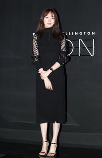 Lee Sung-kyung feet photo 3