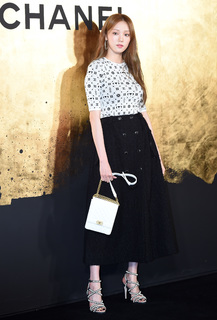 Lee Sung-kyung feet photo 20