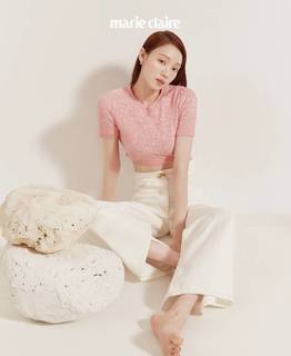 Lee Sung-kyung feet photo 12
