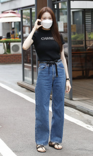 Lee Sung-kyung feet photo 8